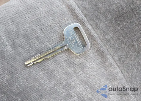 2004 Toyota Corolla Ce из США, поврежденный, VIN 2T1BR32EX4C186747